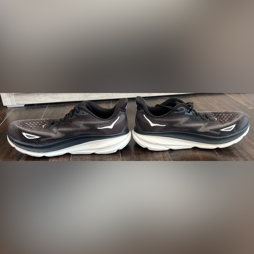 Hoka Men's Clifton 9 Wide Athletic Shoes - Picture 6 of 13